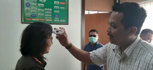 Upaya Cegah Penyebaran COVID-19, Kejari Minut Lakukan Pemeriksaan Suhu Tubuh