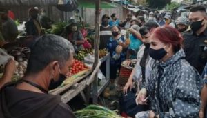 VAP Tak Segan Menyapa Langsung Warga Minut Di Pasar Airmadidi