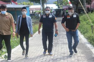 Pimpinan Bawaslu Minut Dampingi Pangellu, Pantau Tahap Pendaftaran Pasbalon Di KPU Minut