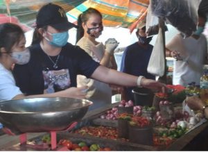 Kunjungi Pasar Sukur, SGR Sapa Para Pedagang