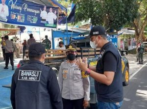 Jelang Pemungutan Suara, Bawaslu minut Tertibkan APK Bersama Kapolda Irjen Pol. Panca Putra