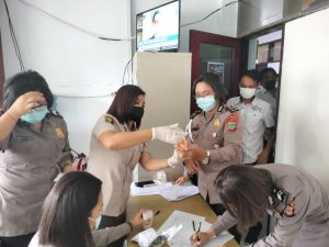 Cegah Penyalahgunaan Narkoba, Personel Bid Propam Polda Sulut Jalani Tes Urine Mendadak