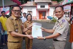 Serahkan Sertifikat Tanah PTSL Simbolis, Bupati JG Sebut Masyarakat Dapat Kepastian Hukum