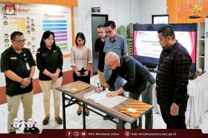 Lima Anggota KPU Minut Tandatangani Pakta Integritas