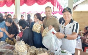 Desa Talawaan Gelar Bazar Makanan dan Buah