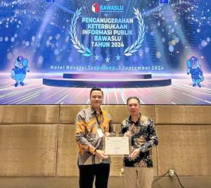 Bawaslu Minut Terima Penghargaan Predikat Informatif