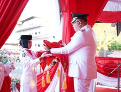 Wakil Bupati Minut Irup Penurunan Bendera pada Peringatan HUT ke-80 RI