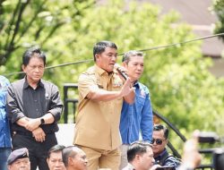 Penyampaian Aspirasi Buruh di Depan Kantor Gubernur Sulut Berakhir Tertib, Diiringi Lagu Padamu Negeri