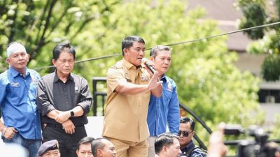 Penyampaian Aspirasi Buruh di Depan Kantor Gubernur Sulut Berakhir Tertib, Diiringi Lagu Padamu Negeri