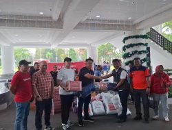 Korban Banjir Bandang di Pulau Siau Terima Bantuan Logistik dari Telkomsel